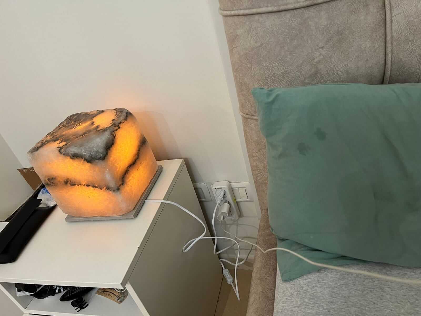 La lámpara de sal mejoró nuestra calidad de sueño, respiración y sensación general de calma, y además es decorativa. Compra muy perfecta.