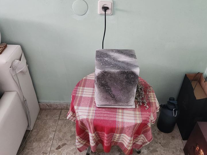 מנורת מלח רפואית בבית של לקוח