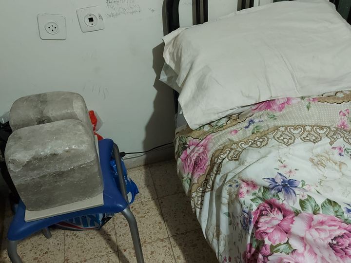 מנורת מלח רפואית בבית של לקוח